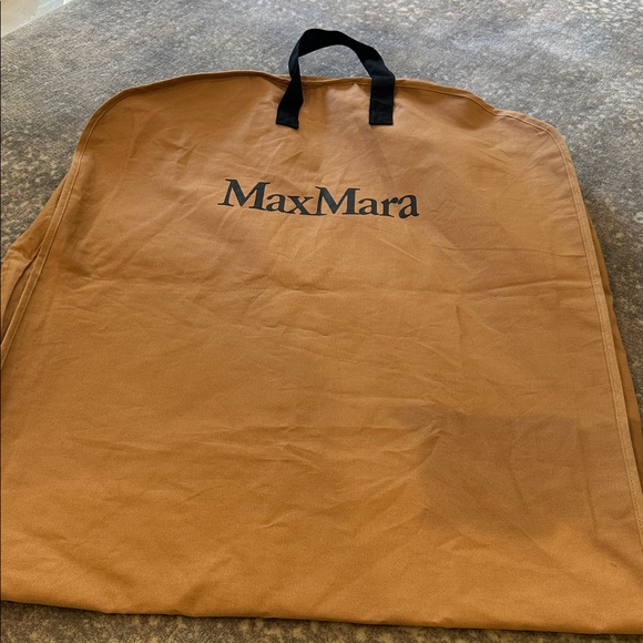 MaxMara Camel Garment Bag - Picture 4 of 7
